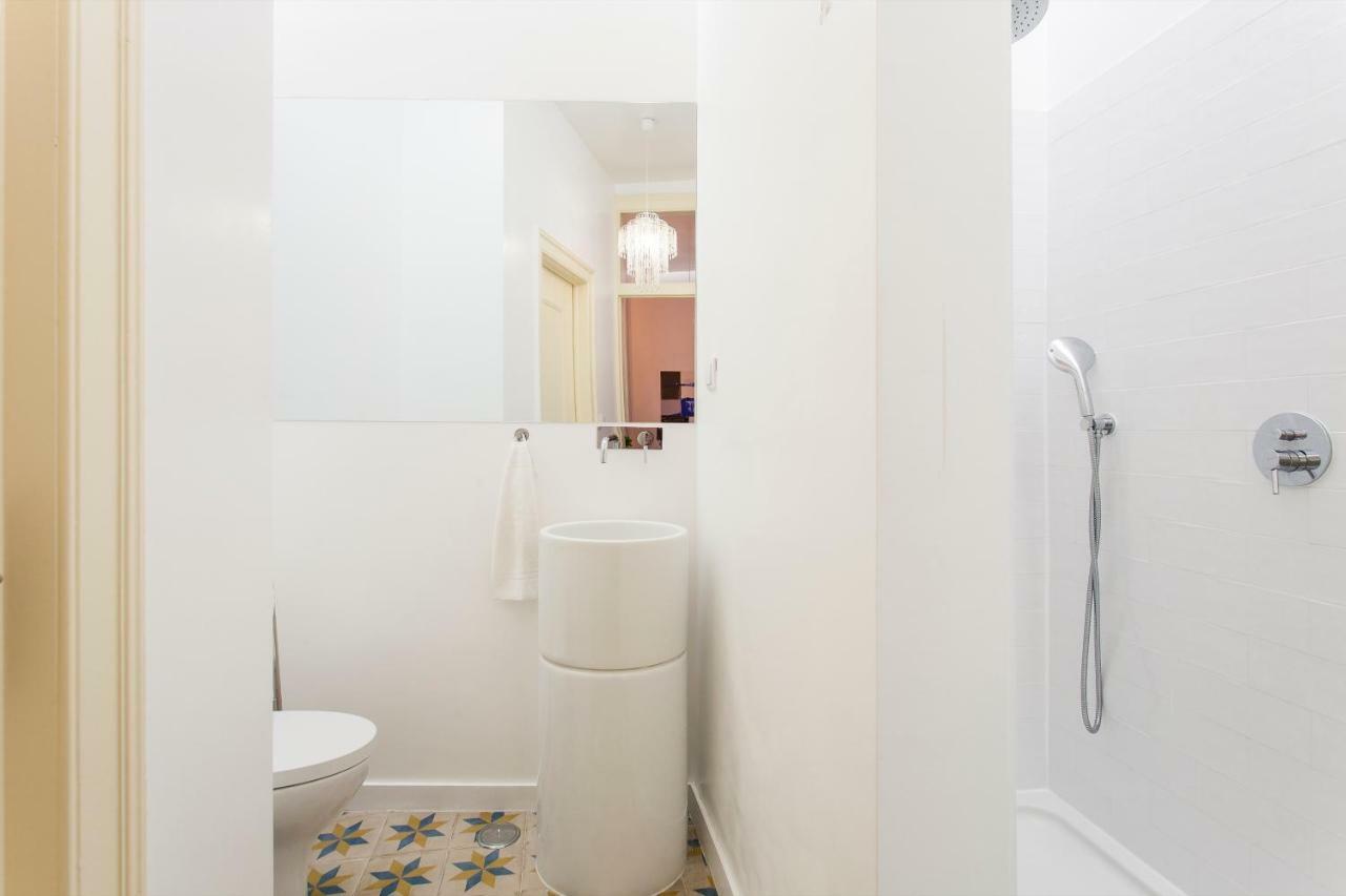Bairro Alto 3 Bedroom Patio Flat! Lisbon Exterior photo